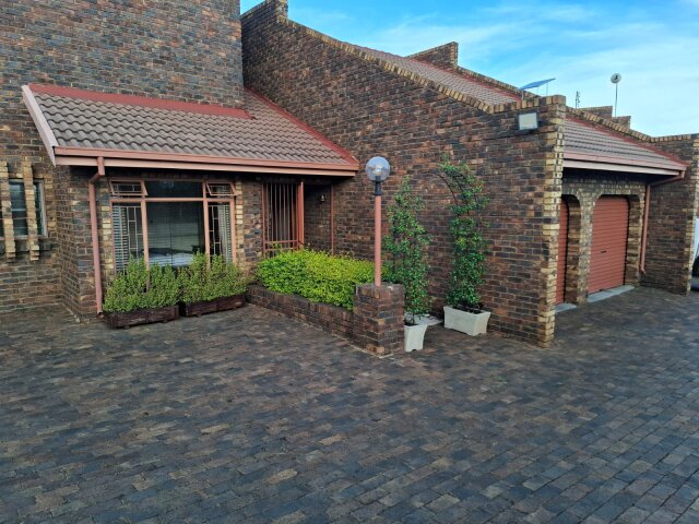<!--[if BLOCK]><![endif]--> 10 Damsig Lebombo Street, Aerorand South, Middelburg <!--[if ENDBLOCK]><![endif]-->